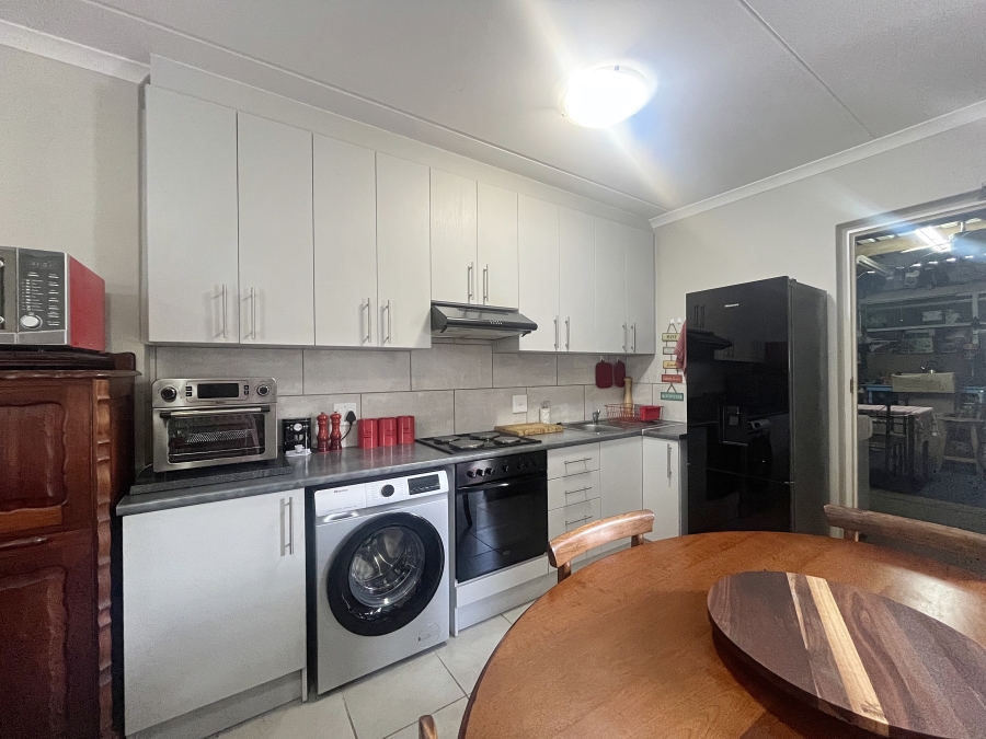 To Let 2 Bedroom Property for Rent in Brackenfell South Western Cape